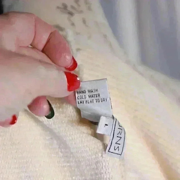 Lucia Burns Size Large Sequined Snowflakes Cream Colored turtleneck sweater - Picture 10 of 10